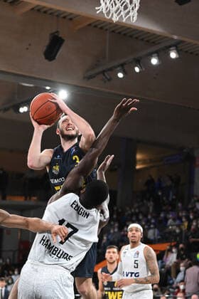 Basketball I Men I Season 2021 2022 I BBL I 23 Matchday I Hamburg Towers EWE Baskets Oldenburg I 05 03 2022 Max Heidegger 3, EWE Baskets Oldenburg vs Eddy Edigin 17, Hamburg Towers Hamburg edel optics de Arena Hamburg Germany Copyright: xLobeca AndreasxHannigx