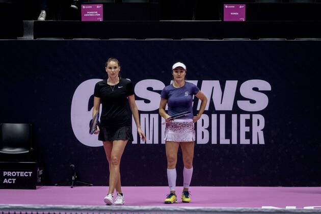Le double Monica NICULESCU (ROU) Alexandra PANOVA (RUS) TENNIS : Open 6eme sens Metropole de Lyon - 05 03 2022 SandrineThesillat Panoramic 