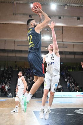 Basketball I Men I Season 2021 2022 I BBL I 23 Matchday I Hamburg Towers EWE Baskets Oldenburg I 05 03 2022 Martin Breunig 12, EWE Baskets Oldenburg vs Seth Hinrichs 12, Hamburg Towers Hamburg edel optics de Arena Hamburg Germany Copyright: xLobeca AndreasxHannigx