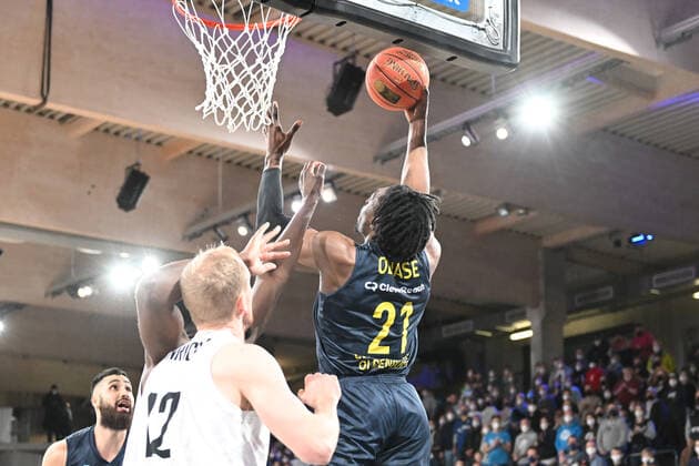 Basketball I Men I Season 2021 2022 I BBL I 23 Matchday I Hamburg Towers EWE Baskets Oldenburg I 05 03 2022 Tai Odiase 21, EWE Baskets Oldenburg vs Seth Hinrichs 12, Hamburg Towers Hamburg edel optics de Arena Hamburg Germany Copyright: xLobeca AndreasxHannigx