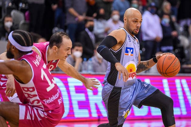 easyCredit BBL, Telekom Baskets Bonn vs HAKRO Merlins Crailsheim, 05 03 2022 Maurice Stuckey HAKRO Merlins Crailsheim, 3 , Karsten Tadda Telekom Baskets Bonn, 9 , easyCredit BBL, Telekom Baskets Bonn vs HAKRO Merlins Crailsheim on 05 03 2022 at Telekom Dome Bonn, Bonn Nordrhein Westfalen Copyright: xBEAUTIFULxSPORTS Mueller-Laschetx