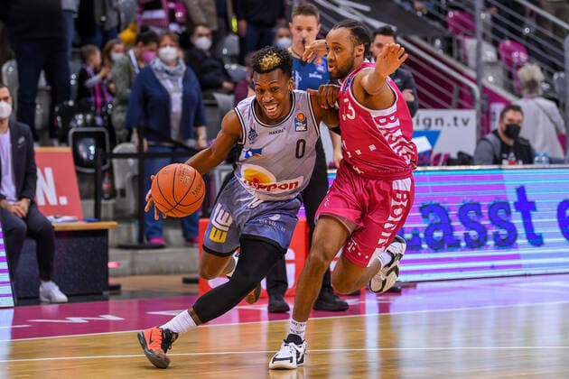 easyCredit BBL, Telekom Baskets Bonn vs HAKRO Merlins Crailsheim, 05 03 2022 Maurice Stuckey HAKRO Merlins Crailsheim, 3 , Parker Jackson Cartwright Telekom Baskets Bonn, 33 , easyCredit BBL, Telekom Baskets Bonn vs HAKRO Merlins Crailsheim on 05 03 2022 at Telekom Dome Bonn, Bonn Nordrhein Westfalen Copyright: xBEAUTIFULxSPORTS Mueller-Laschetx