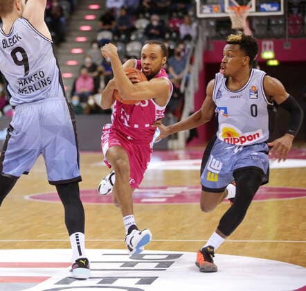 Parker Jackson Cartwright Telekom Baskets Bonn vs T J Shorts HAKRO Merlins Crailsheim easyCredit BBL 1 Bundesliga , season 2021 2022 , main round 23 matchday