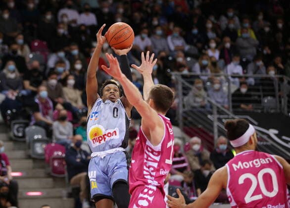Saulius Kulvietis Telekom Baskets Bonn vs T J Shorts HAKRO Merlins Crailsheim easyCredit BBL 1 Bundesliga , 2021 2022 season , main round 23 matchday