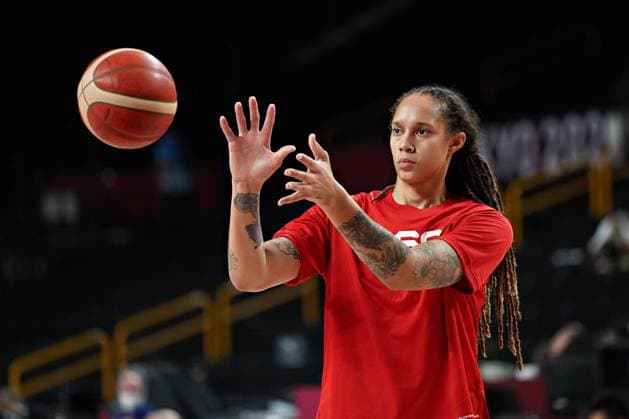 Brittney Griner, 15, warms up before the Women s Basketball finals at the Tokyo Olympic Games, Olympische Spiele, Olympia, OS in Tokyo, Japan, on Sunday, August 8, 2021. Griner has been arrested in Russia on suspicion of illegally drugs at Sheremetyevo International Airport.  OLY20210808293 RICHARDxELLIS