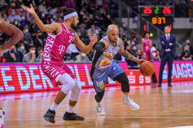 easyCredit BBL, Telekom Baskets Bonn vs HAKRO Merlins Crailsheim, 05 03 2022 Maurice Stuckey HAKRO Merlins Crailsheim, 3 , Jeremy Morgan Telekom Baskets Bonn, 20 , easyCredit BBL, Telekom Baskets Bonn vs HAKRO Merlins Crailsheim on 05 03 2022 at Telekom Dome Bonn, Bonn Nordrhein Westfalen Copyright: xBEAUTIFULxSPORTS Mueller-Laschetx