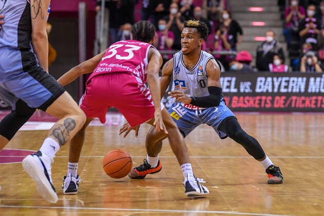 easyCredit BBL, Telekom Baskets Bonn vs HAKRO Merlins Crailsheim, 05 03 2022 T J Shorts HAKRO Merlins Crailsheim, 0 , Parker Jackson Cartwright Telekom Baskets Bonn, 33 , easyCredit BBL, Telekom Baskets Bonn vs HAKRO Merlins Crailsheim on 05 03 2022 at Telekom Dome Bonn, Bonn North Rhine Westphalia. Copyright: xBEAUTIFULxSPORTS Mueller-Laschetx