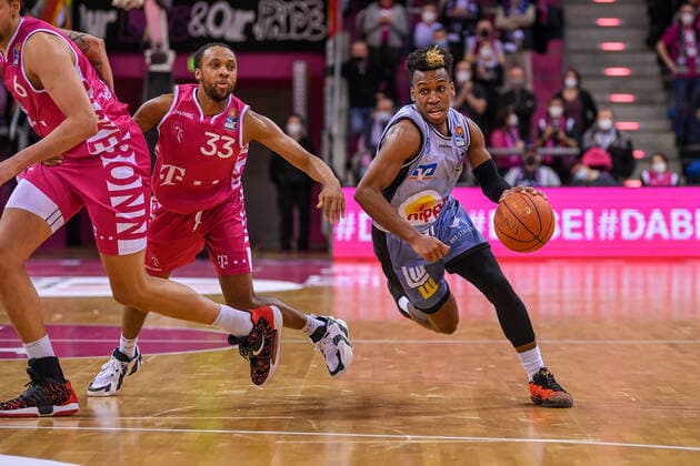 easyCredit BBL, Telekom Baskets Bonn vs HAKRO Merlins Crailsheim, 05 03 2022 T J Shorts HAKRO Merlins Crailsheim, 0 , Parker Jackson Cartwright Telekom Baskets Bonn, 33 , easyCredit BBL, Telekom Baskets Bonn vs HAKRO Merlins Crailsheim on 05 03 2022 at Telekom Dome Bonn, Bonn North Rhine Westphalia. Copyright: xBEAUTIFULxSPORTS Mueller-Laschetx