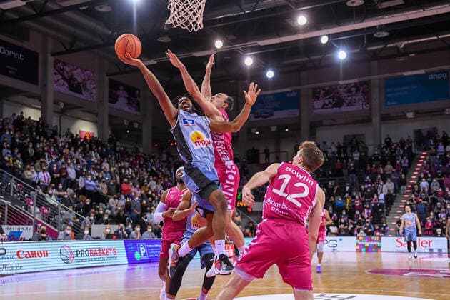 easyCredit BBL, Telekom Baskets Bonn vs HAKRO Merlins Crailsheim, 05 03 2022 Terrell Harris HAKRO Merlins Crailsheim, 8 , Karsten Tadda Telekom Baskets Bonn, 9 , easyCredit BBL, Telekom Baskets Bonn vs HAKRO Merlins Crailsheim on 05 03 2022 at Telekom Dome Bonn, Bonn North Rhine Westphalia. Copyright: xBEAUTIFULxSPORTS Mueller-Laschetx