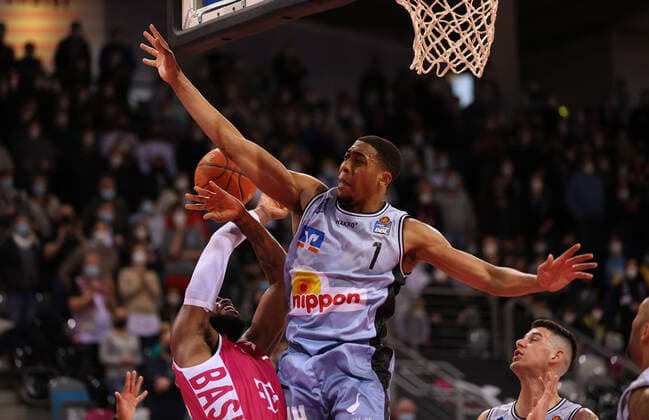 Bonn, Germany 05 03 2022, Telekom Dome, Basketball Bundesliga, 23 Matchday, BBL, Telekom Baskets Bonn vs Hakro Merlins Crailsheim, Javontae Hawkins Bonn , Jaren Lewis Crailsheim
