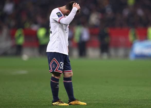 Fußball, OGC Nizza - Paris St. Germain Nice, France, 5th March 2022. Lionel Messi of PSG reacts during the Uber Eats Ligue 1 match at Allianz Riviera Stadium, Nice. Picture credit should read: Jonathan Moscrop Sportimage EDITORIAL USE ONLY. No use with unauthorised audio, video, data, fixture lists, club league logos or live services. Online in-match use limited to 120 images, no video emulation. No use in betting, games or single club league player publications. SPI-1565-0011