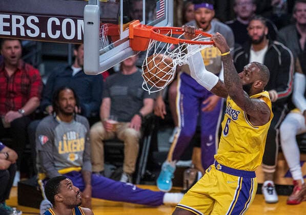 March 5, 2022, Los Angeles, California, USA: LeBron James 6 of the Los Angeles Lakers dunks the ball during their NBA, Basketball Herren, USA game against the Golden State Warriors on Saturday March 5, 2022 at Crypto.com Arena in Los Angeles, California. PI Los Angeles USA - ZUMAp124 20220305_zaa_p124_006 Copyright: xJAVIERxROJASx