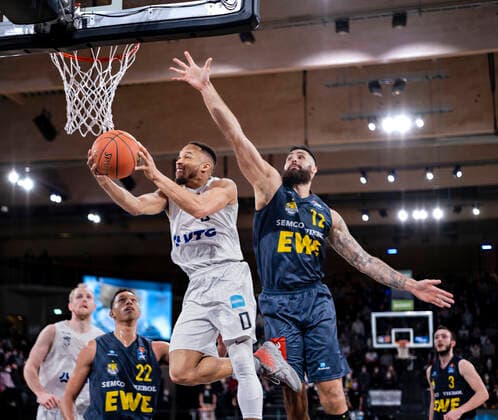Jaylon Brown Towers , Martin Breunig EWE 05 03 22, Hamburg, Hamburg Towers vs EWE Baskets Oldenburg, easyCredit BBL, Basketball Bundesliga, 1 Liga, season 2021 2022, matchday 23 Â