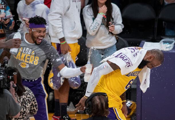March 5, 2022, Los Angeles, California, USA: LeBron James 6 of the Los Angeles Lakers gets soaked by Kent Bazemore 9 after winning their NBA, Basketball Herren, USA game against the Golden State Warriors on Saturday March 5, 2022 at Crypto.com Arena in Los Angeles, California. James scored 56 points during the game. Lakers defeat Warriors, 124-116. PI Los Angeles USA - ZUMAp124 20220305_zaa_p124_057 Copyright: xJAVIERxROJASx