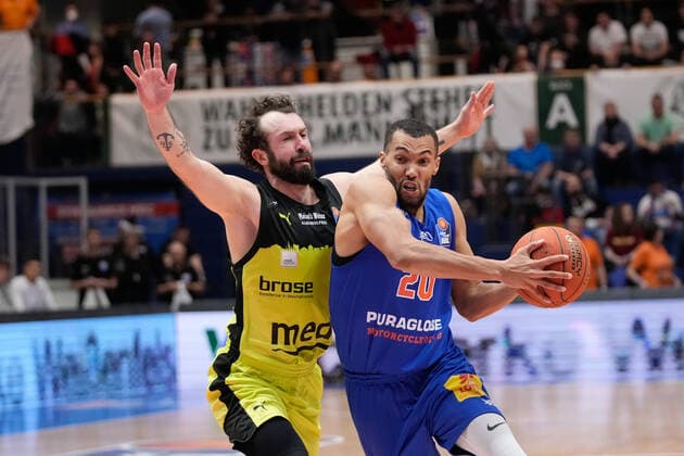Bastian Doreth Bayreuth, 10 , Jamel Morris MBC, 20 , Syntainics MBC vs Medi Bayreuth, Basketball Bundesliga, Men, 2021 2022, 23 Match Day, 05 03 2022, Syntainics MBC vs Medi Bayreuth, Basketball Bundesliga, Men, 2021 2022, 23 Match Day, 05 03 2022, Weissenfels. Copyright: xEibner-Pressefoto EckehardxSchulzx ep_eer