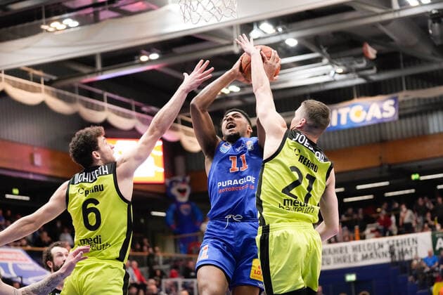 Kevin Wohlrath Bayreuth, 6 , Kostja Mushidi MBC, 11 , Janari Joesaar Bayreuth, 21 , Syntainics MBC vs Medi Bayreuth, Basketball Bundesliga, Men, 2021 2022, 23 Matchday, 05 03 2022, Syntainics MBC vs Medi Bayreuth, Basketball Bundesliga, Men, 2021 2022, 23 Matchday, 05 03 2022, Weissenfels. Copyright: xEibner-Pressefoto EckehardxSchulzx ep_eer