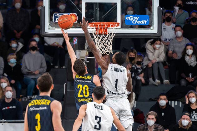 Scoring by Michal Michalak EWE Baskets Basketball 20 Hamburg Towers vs EWE Baskets Oldenburg, Basketball, Bundesliga, Hauptrunde, Spieltag 23, Saison 2021 2022, 05 03 2022 Marcel von Fehrn Hamburg Towers vs EWE Baskets Oldenburg, Basketball, Bundesliga, Hauptrunde, Spieltag 23, Saison 2021 2022, 05 03 2022 Hamburg Copyright: xEibnerxPressefoto MarcelxvonxFehrnx EP_MFN