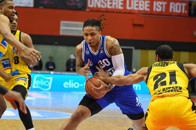 T J Williams 23 matchday, Basketball Bundesliga, Basketball season 2021 2022, Germany, easyCredit BBL, Germany, Giessen 46ers, giessen blue, men, Jobstairs GIESSEN 46ers MHP Riesen Ludwigsburg,men, Ludwigsburg in yellow