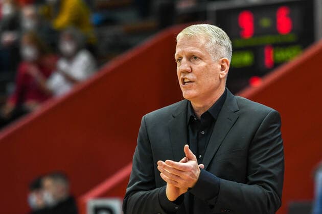 John Patrick, Coach Lubu 23 matchday, Basketball Bundesliga, Basketball season 2021 2022, Germany, easyCredit BBL, Germany, Giessen 46ers, giessen blue, men, Jobstairs GIESSEN 46ers MHP Riesen Ludwigsburg,men, Ludwigsburg in yellow