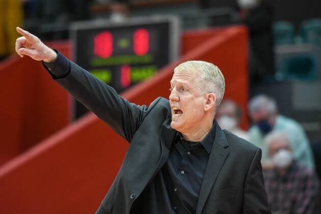 John Patrick, Coach Lubu 23 matchday, Basketball Bundesliga, Basketball season 2021 2022, Germany, easyCredit BBL, Germany, Giessen 46ers, giessen blue, men, Jobstairs GIESSEN 46ers MHP Riesen Ludwigsburg,men, Ludwigsburg in yellow