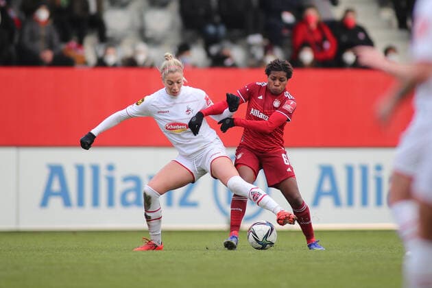 Munich, Germany 06 March 2022 Football, Womens Bundesliga, 2021 2022 season, FC Bayern München 1 FC Köln, Campus Sharon Beck 1 FC Köln li with Lineth Beerensteyn FC Bayern München re in duel DFB regulations prohibit any use of photographs as image sequences and or quasi video