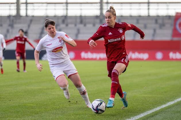 Adriana Achcinska 9 1 FC Koeln , Giulia Gwinn 7 FC Bayern Frauen , FC Bayern Frauen Muenchen vs 1 FC Koeln, Flyeralarm Frauen Bundesliga, 06 03 22 DFB regulations prohibit any use of photographs as image sequences and or quasi video kolbert press Muenchen Bayern Germany Copyright: xkolbert-press UlrichxGamelx