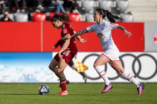 Jovana Damnjanovic 9 FC Bayern Frauen , Peggy Kuznik 21 1 FC Koeln , FC Bayern Frauen Muenchen vs 1 FC Koeln, Flyeralarm Frauen Bundesliga, 06 03 22 DFB regulations prohibit any use of photographs as image sequences and or quasi video kolbert press Muenchen Bayern Germany Copyright: xkolbert-press UlrichxGamelx