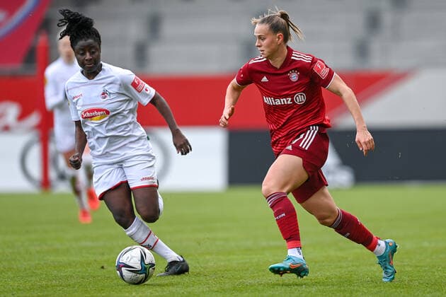 v li Eunice Beckmann Cologne, 11 Klara Bühl FC Bayern Munich, FCB, 17 in duel, duel, tackle, dynamics, action, action, 06 03 2022, Munich Germany , Football, Flyeralarm Frauen Bundesliga, FC Bayern Munich 1 FC Cologne, DFB DFL REGULATIONS PROHIBIT ANY USE OF PHOTOGRAPHS AS IMAGE SEQUENCES AND OR QUASI VIDEO xslx