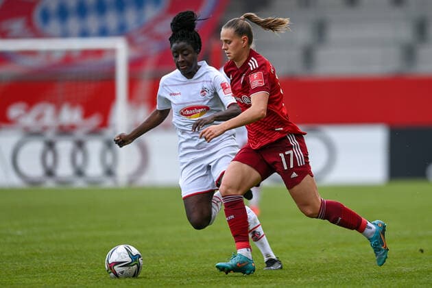 v li Eunice Beckmann Cologne, 11 Klara Bühl FC Bayern Munich, FCB, 17 in duel, duel, tackle, dynamics, action, action, 06 03 2022, Munich Germany , Football, Flyeralarm Frauen Bundesliga, FC Bayern Munich 1 FC Cologne, DFB DFL REGULATIONS PROHIBIT ANY USE OF PHOTOGRAPHS AS IMAGE SEQUENCES AND OR QUASI VIDEO xslx