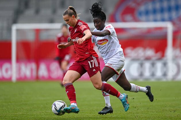 v li Klara Bühl FC Bayern Munich, FCB, 17 Eunice Beckmann Cologne, 11 in duel, duel, tackle, dynamics, action, action, 06 03 2022, Munich Germany , Football, Flyeralarm Womens Bundesliga, FC Bayern Munich 1 FC Cologne, DFB DFL REGULATIONS PROHIBIT ANY USE OF PHOTOGRAPHS AS IMAGE SEQUENCES AND OR QUASI VIDEO xslx