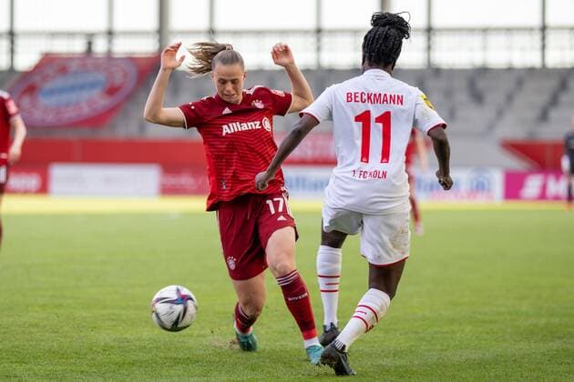 Klara Buehl 17 FC Bayern Frauen , Eunice Beckmann 11 1 FC Koeln , FC Bayern Frauen Muenchen vs 1 FC Koeln, Flyeralarm Frauen Bundesliga, 06 03 22 DFB regulations prohibit any use of photographs as image sequences and or quasi video kolbert press Muenchen Bayern Germany Copyright: xkolbert-press UlrichxGamelx