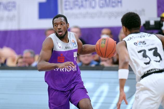 Kamar Baldwin BG Goettingen on the ball , Eric Washington Niners Chemnitz R , Basketball, Bundesliga, BBL, BG Goettingen Niners Chemnitz , 06 03 2022, BG Goettingen Niners Chemnitz, Basketball, Bundesliga, GER, BBL, 06 03 2022 Goettingen Copyright: xEibner-Pressefotox-xRolandxSippelx