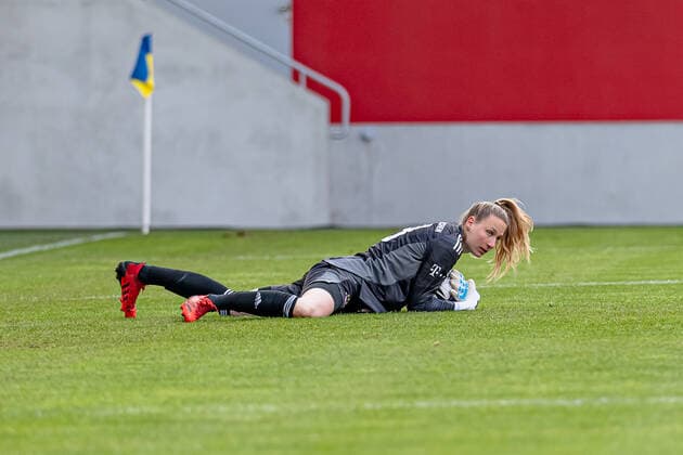Janina Leitzig Goalkeeper, FC Bayern Muenchen Women, 33 FC Bayern Muenchen Women vs 1 FC Koeln, Football, Women Bundesliga, 15 Matchday, Season 2021 2022, 06 03 2022 DFL DFB REGULATES PROHIBIT ANY USE OF PHOTOGRAPHS as IMAGE SEQUENCES and or QUASI VIDEO FC Bayern Muenchen Women vs 1 FC Koeln, Football, Women Bundesliga, 15 Matchday, Season 2021 2022, 06 03 2022 Muenchen Copyright: xEibnerxPressefotox xHeikexFeinerx EP_HFR