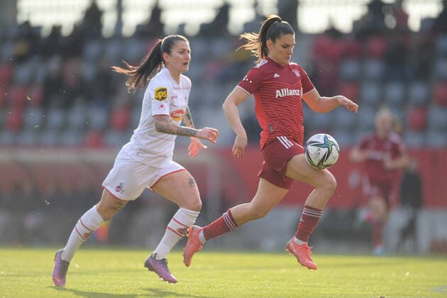 Soccer, Womens Bundesliga, 06 03 2022, FC Bayern Munich 1 FC Cologne In the picture Francesca CALÃ 1 FC Cologne, 2 and Jovana DAMNJANOVIC FC Bayern Munich, 9 dribbling ball Munich FC Bayern Campus Bayern Germany Copyright: Passion2Press MarkusxFischerx