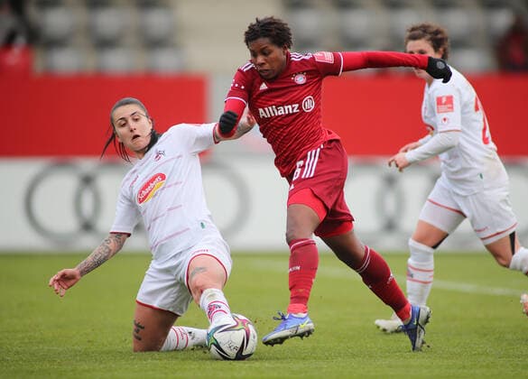 Munich, Germany 06 March 2022 Football, Womens Bundesliga, Season 2021 2022, FC Bayern München 1 FC Köln, Campus Francesca Calo 1 FC Köln li vs Lineth Beerensteyn FC Bayern München re , Zweikampf DFB regulations prohibit any use of photographs as image sequences and or quasi video