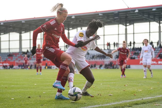 Soccer, Womens Bundesliga, 06 03 2022, FC Bayern Munich 1 FC Cologne In the picture Hanna GLAS FC Bayern Munich, 5 and, Eunice BECKMANN 1 FC Cologne, 11 duel ball Munich FC Bayern Campus Bayern Germany Copyright: Passion2Press MarkusxFischerx