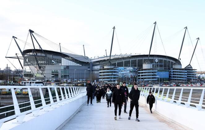 Manchester, England, 6th March 2022. Fans arriving at the stadium before the Premier League match at the Etihad Stadium, Manchester. Picture credit should read: Darren Staples Sportimage EDITORIAL USE ONLY. No use with unauthorised audio, video, data, fixture lists, club league logos or live services. Online in-match use limited to 120 images, no video emulation. No use in betting, games or single club league player publications. SPI-1569-0002