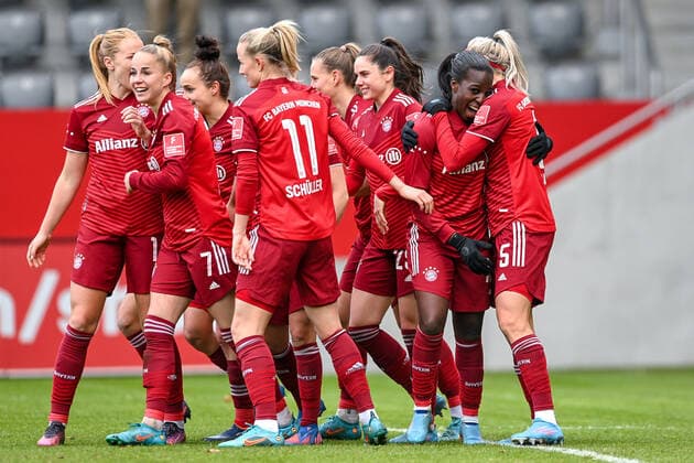 FC Bayern players celebrating the goal, goal, celebration, celebrating the goal to 2 0 by Viviane Asseyi FC Bayern Munich, FCB, 18 2 v re , optimistic, action, action, 06 03 2022, Munich Germany , football, Flyeralarm Frauen Bundesliga, FC Bayern Munich 1 FC Köln, DFB DFL REGULATIONS PROHIBIT ANY USE OF PHOTOGRAPHS AS IMAGE SEQUENCES AND OR QUASI VIDEO xslx
