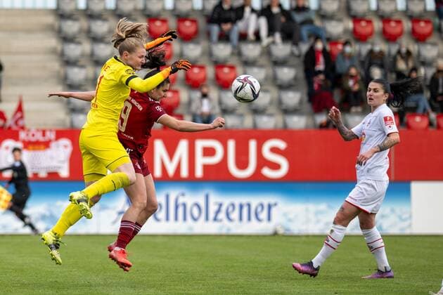 Manon Klett 1 1 FC Koeln , Jovana Damnjanovic 9 FC Bayern Frauen , FC Bayern Frauen Muenchen vs 1 FC Koeln, Flyeralarm Frauen Bundesliga, 06 03 22 DFB regulations prohibit any use of photographs as image sequences and or quasi video kolbert press Muenchen Bayern Germany Copyright: xkolbert-press UlrichxGamelx