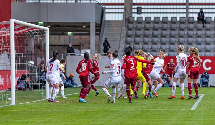 Hanna Glas FC Bayern Muenchen women, 5 at her goal to 3 0 FC Bayern Muenchen women against 1 FC Koeln, football, women Bundesliga, 15 matchday, season 2021 2022, 06 03 2022 DFL DFB REGULATES PROHIBIT ANY USE OF PHOTOGRAPHS as IMAGE SEQUENCES and or QUASI VIDEO FC Bayern Muenchen women against 1 FC Koeln, football, women Bundesliga, 15 matchday, season 2021 2022, 06 03 2022 Muenchen Copyright: xEibnerxPressefotox xHeikexFeinerx EP_HFR