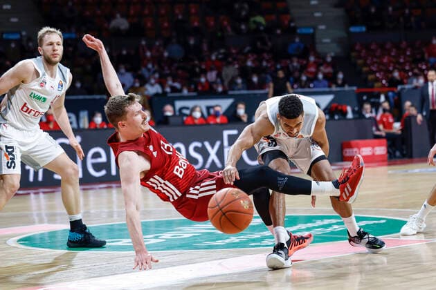 right Kenneth Ogbe Brose Bamberg, 25 left Andreas Obst Bayern Munich, 13 FC Bayern Munich Brose Bamberg easyCredit BBL Basketball Saison 2021 22 Spieltag 23, 06 03 2022 Audi Dome : DanielxLöb