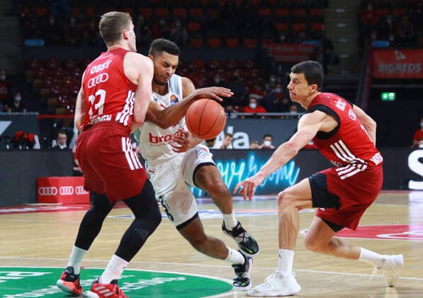 13 Andreas Obst and 11 Vladimir Lucic FCBB against 25 Kenneth Ogbe Brose Bamberg Basketball BBL FC Bayern Muenchen Brose Bamberg Audi Dome 06 03 2022 PHOTO Mladen Lackovic LakoPress