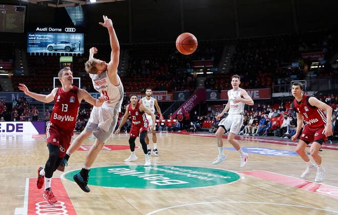 06 03 2022, BBL, FC Bayern Muenchen vs Brose Bamberg, Audi Dome Muenchen, basketball, sports, in the picture Andreas Obst FCB Basketball , Christian Sengfelder Brose Bamberg , Augustine Rubit FCB Basketball , Kenneth Ogbe Brose Bamberg , Shannon Scott Brose Bamberg and Vladimir Lucic FCB Basketball