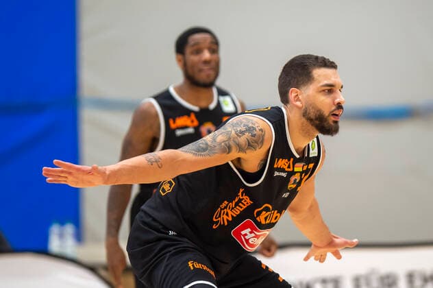 Waverly Austin 32, WiHa Panthers Schwenningen on defense GER, Basketball, Barmer 2 Bundesliga Pro A, Matchday 28, Ehingen Urspring vs WiHa Panthers Villingen Schwenningen, 06 03 2022, GER, Basketball, Barmer 2 Bundesliga Pro A, Matchday 28, Ehingen Urspring vs WiHa Panthers Villingen Schwenningen, 06 03 2022 Ehingen. Copyright: xEibner-Pressefotox EP_FWF