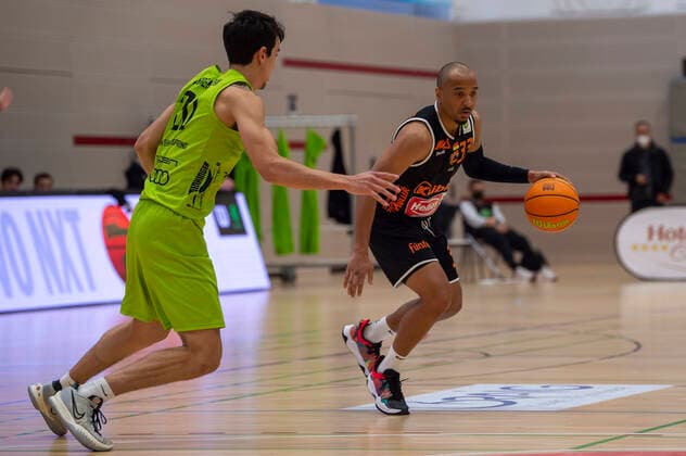 Chris Frazier 33, WiHa Panthers Schwenningen with Daniel Zdraveski 33, Ehingen Urpring GER, Basketball, Barmer 2 Bundesliga Pro A, Matchday 28, Ehingen Urspring vs WiHa Panthers Villingen Schwenningen, 06 03 2022, GER, Basketball, Barmer 2 Bundesliga Pro A, Matchday 28, Ehingen Urspring vs WiHa Panthers Villingen Schwenningen, 06 03 2022 Ehingen Copyright: xEibner-Pressefotox EP_FWF