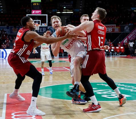06 03 2022, BBL, FC Bayern Muenchen vs Brose Bamberg, Audi Dome Muenchen, basketball, sports, in picture Augustine Rubit FCB Basketball , Christian Sengfelder Brose Bamberg , Leon Radosevic FCB Basketball , and Andreas Obst FCB Basketball
