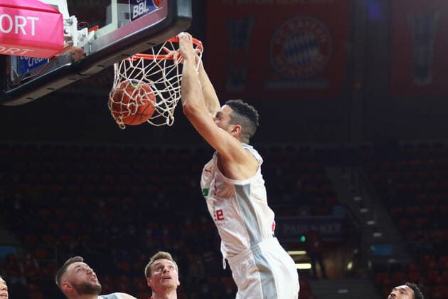 3 Dominic Lockhart Brose Bamberg scores by dunk, dunking Basketball BBL FC Bayern Muenchen Brose Bamberg Audi Dome 06 03 2022 PHOTO Mladen Lackovic LakoPress