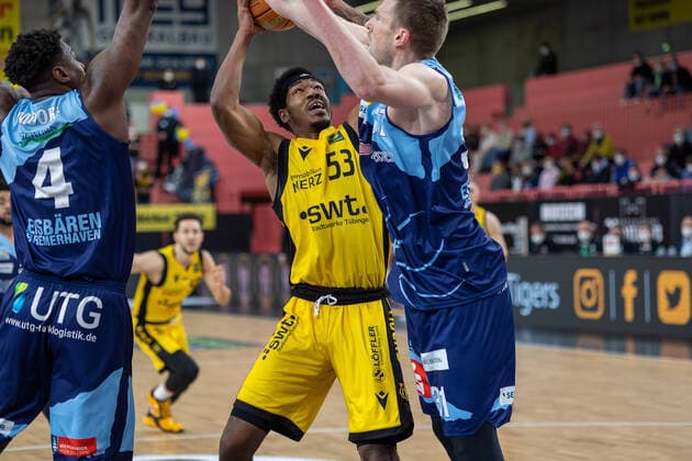 Armani T Bori Moore Eisbaeren Bremerhaven, 04 Isaiah Crawley Tigers Tuebingen, 53 Robert Oehle Eisbaeren Bremerhaven, 31 Tigers Tuebingen vs Eisbaeren Bremerhaven, 2 Basketball Bundesliga, Pro A, Barmer 2 Basketball, 28 Spieltag , Spielzeit 2021 2022, 06 03 2022 Tigers Tuebingen vs Eisbaeren Bremerhaven, 2 Basketball Bundesliga, Pro A, Barmer 2 Basketball, 28 Spieltag , Spielzeit 2021 2022, 06 03 2022 Tuebingen Copyright: xNinaxSanderx xEibnerxPressefotox EP_NSR
