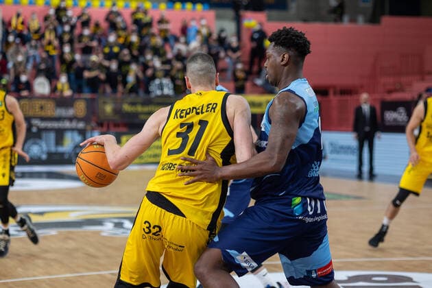 Daniel Keppeler Tigers Tuebingen, 31 Armani T Bori Moore Eisbaeren Bremerhaven, 04 Tigers Tuebingen vs Eisbaeren Bremerhaven, 2 Basketball Bundesliga, Pro A, Barmer 2 Basketball, 28 Spieltag , Spielzeit 2021 2022, 06 03 2022 Tigers Tuebingen vs Eisbaeren Bremerhaven, 2 Basketball Bundesliga, Pro A, Barmer 2 Basketball, 28 Spieltag , Spielzeit 2021 2022, 06 03 2022 Tuebingen Copyright: xNinaxSanderx xEibnerxPressefotox EP_NSR