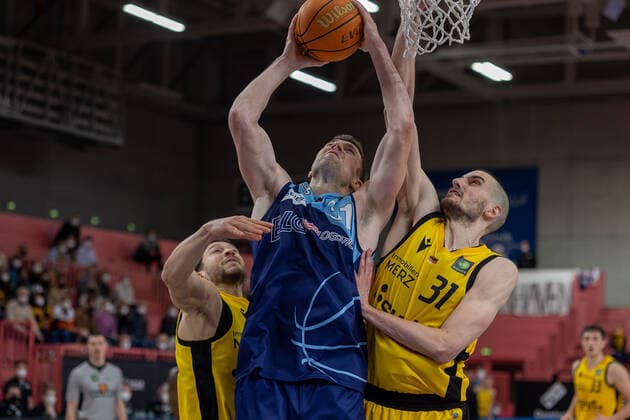 Joanic Gruetner Bacoul TIgers Tuebingen, 50 Robert Oehle Eisbaeren Bremerhaven, 31 Daniel Keppeler Tigers Tuebingen, 31 Tigers Tuebingen vs Eisbaeren Bremerhaven, 2 Basketball Bundesliga, Pro A, Barmer 2 Basketball, 28 Spieltag , Spielzeit 2021 2022, 06 03 2022 Tigers Tuebingen vs Eisbaeren Bremerhaven, 2 Basketball Bundesliga, Pro A, Barmer 2 Basketball, 28 Spieltag , Spielzeit 2021 2022, 06 03 2022 Tuebingen Copyright: xNinaxSanderx xEibnerxPressefotox EP_NSR